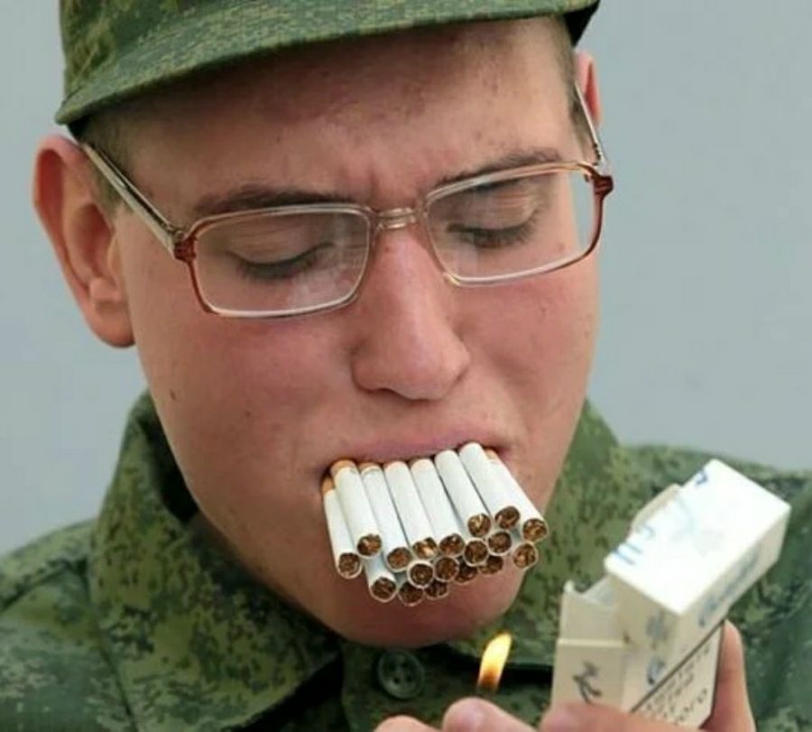 Военные глупы. Сигареты в армии.