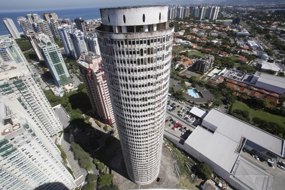 Unique tower. Уникальная башня Саторна. Заброшенный небоскреб в Бразилии. Уникальная башня Саторна. Тайланд. 6. Башни Авраама Линкольна, Бразилия.